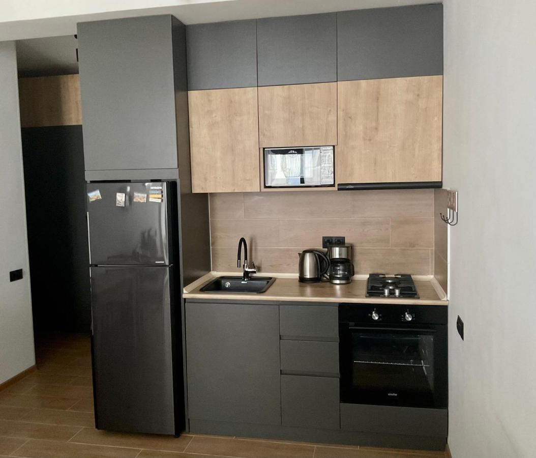 Babi Home Batoemi Buitenkant foto