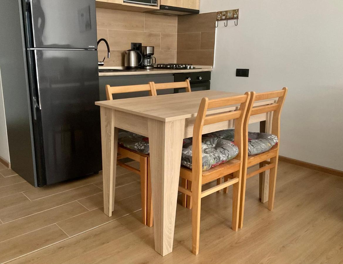 Babi Home Batoemi Buitenkant foto