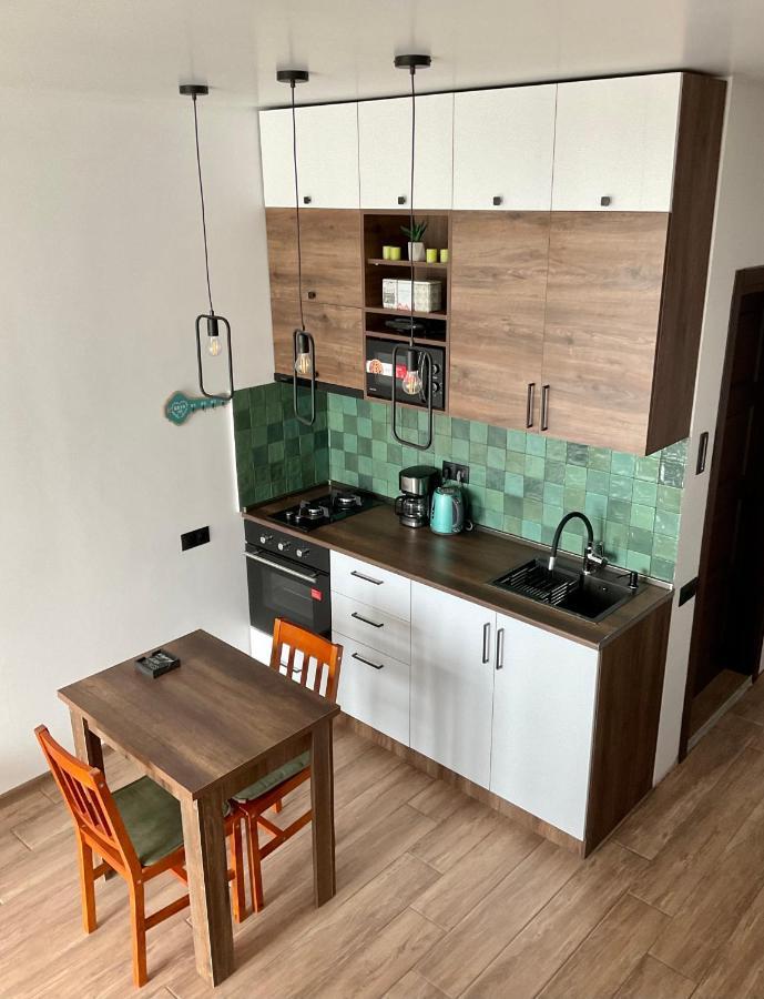 Babi Home Batoemi Buitenkant foto