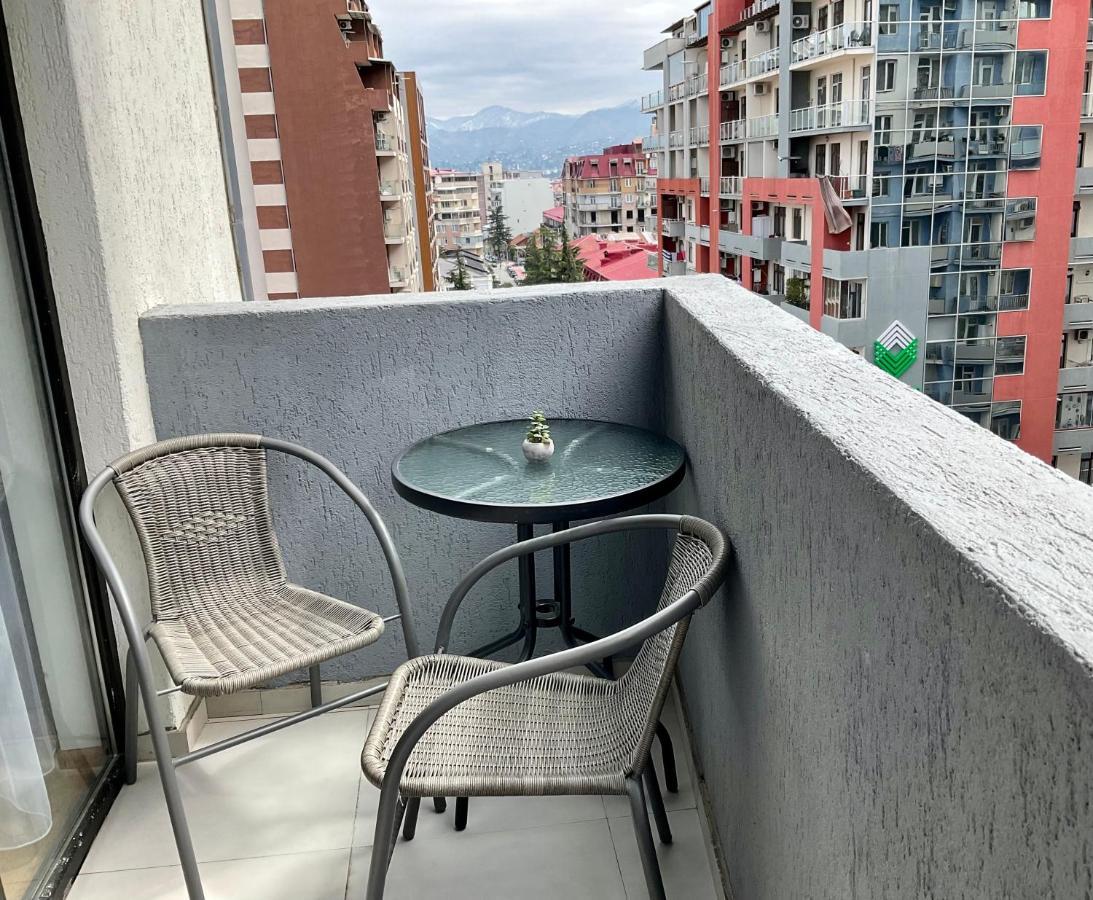 Babi Home Batoemi Buitenkant foto