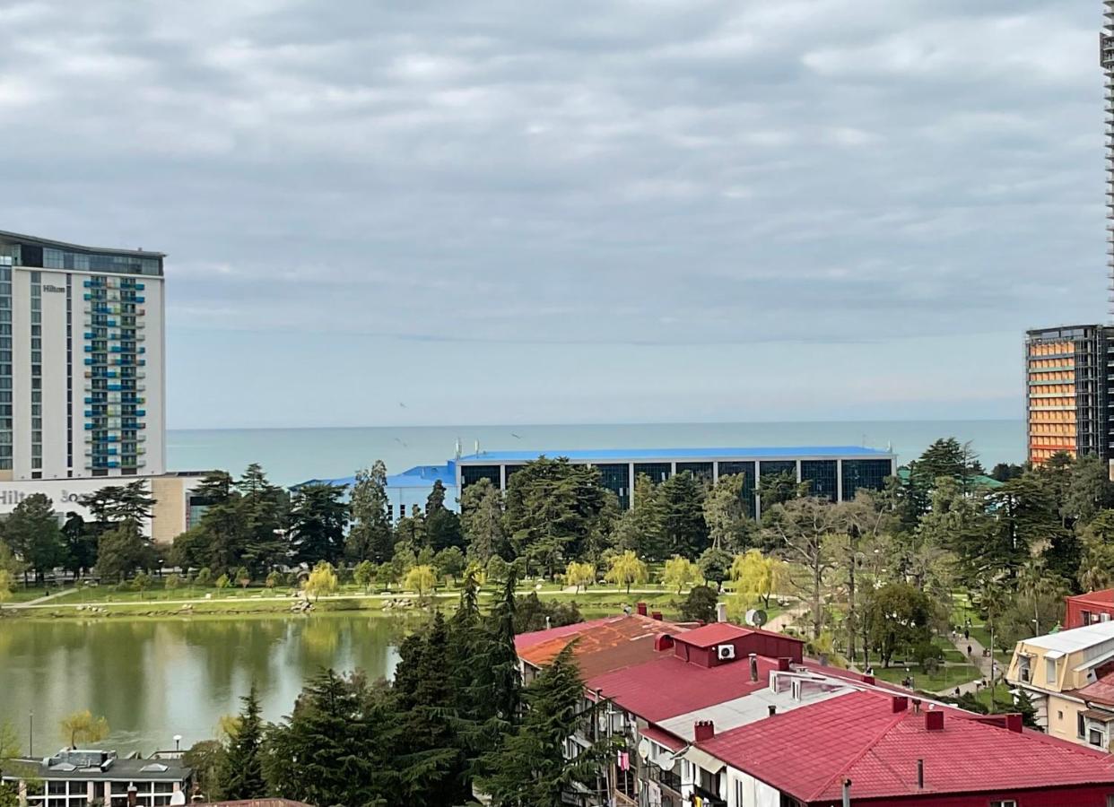 Babi Home Batoemi Buitenkant foto