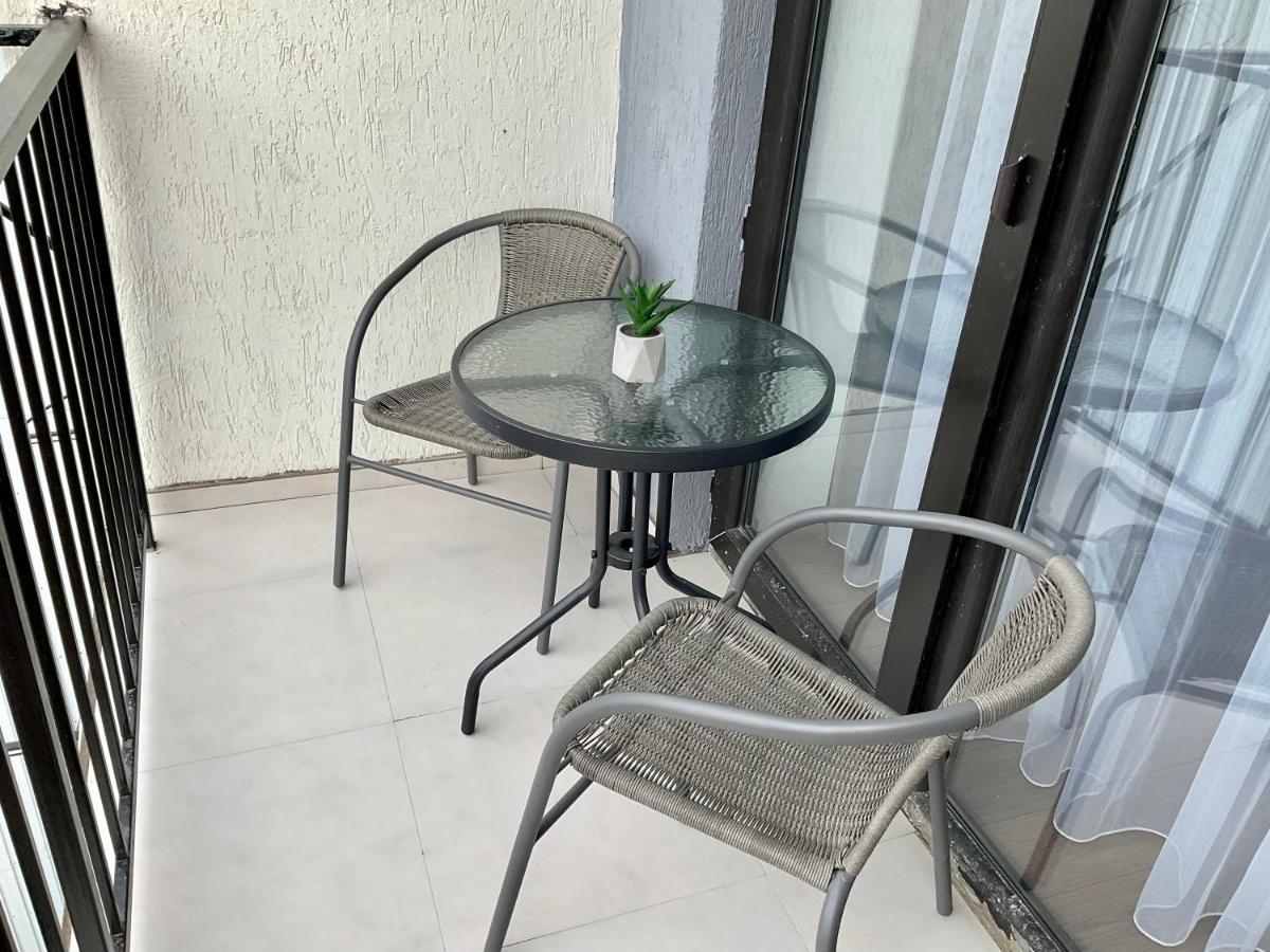 Babi Home Batoemi Buitenkant foto