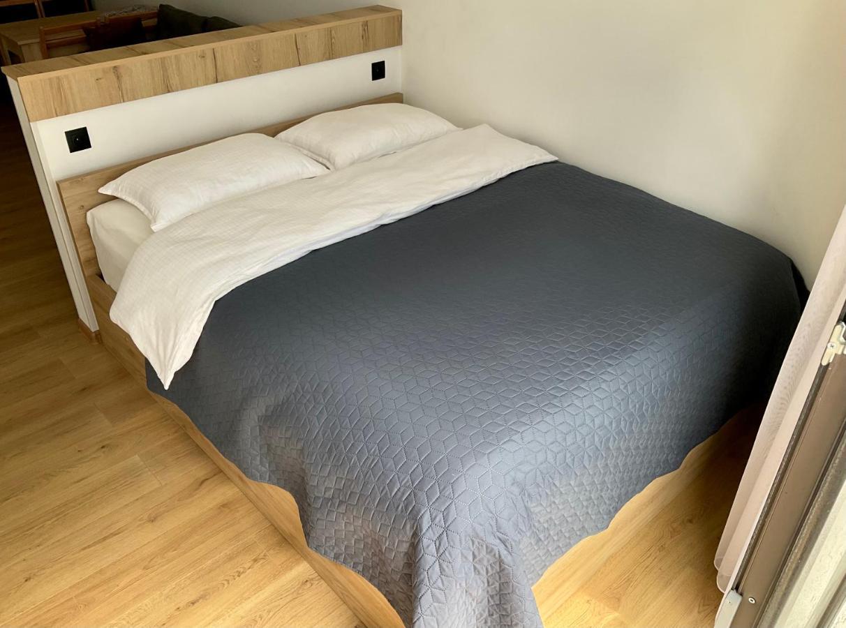 Babi Home Batoemi Buitenkant foto