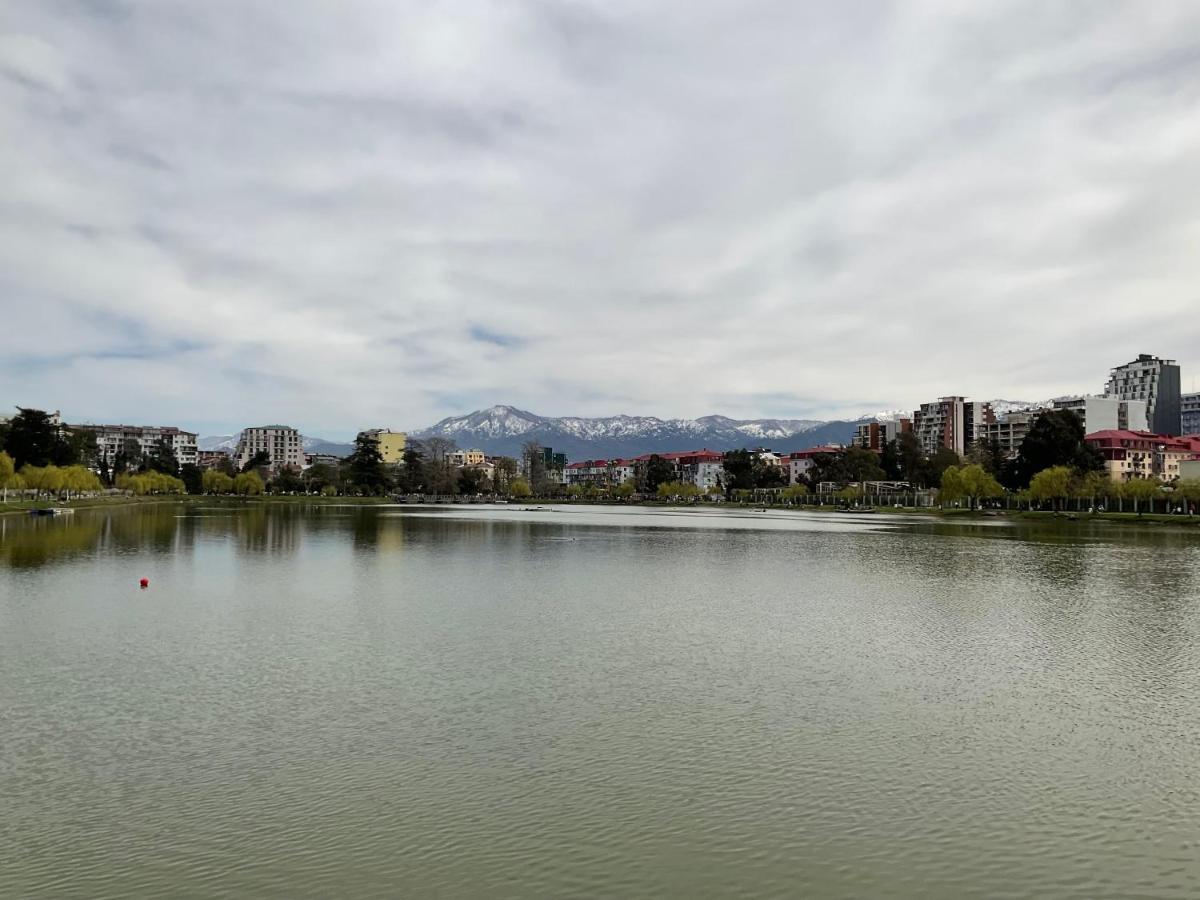 Babi Home Batoemi Buitenkant foto