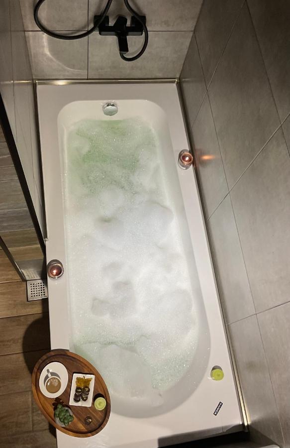 Babi Home Batoemi Buitenkant foto
