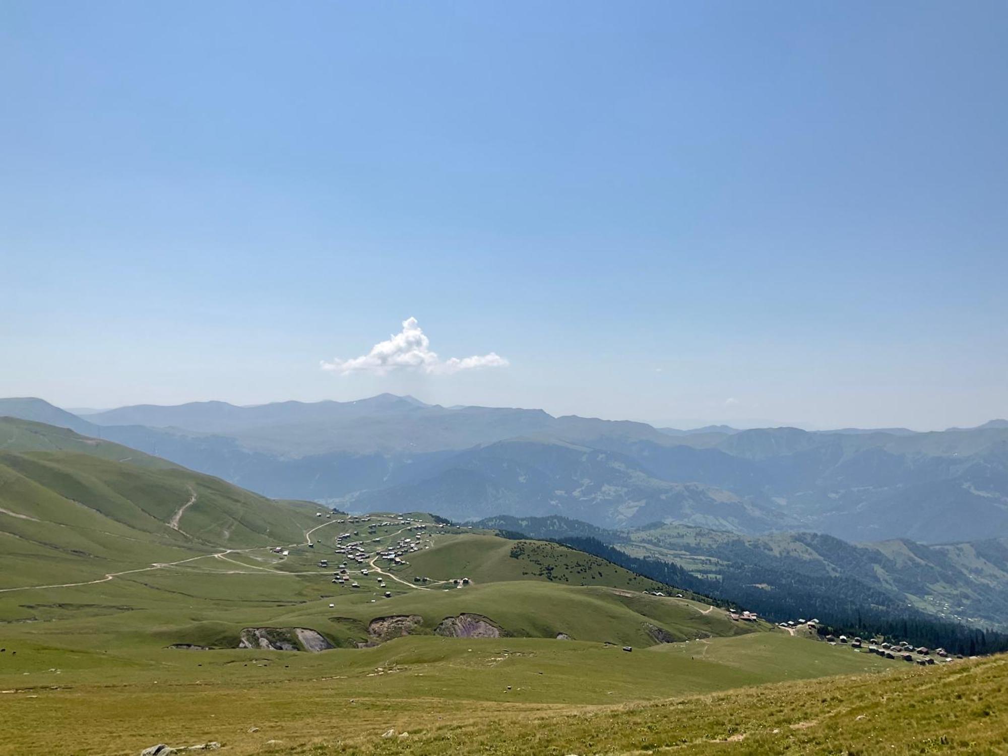 Babi Home Batoemi Buitenkant foto
