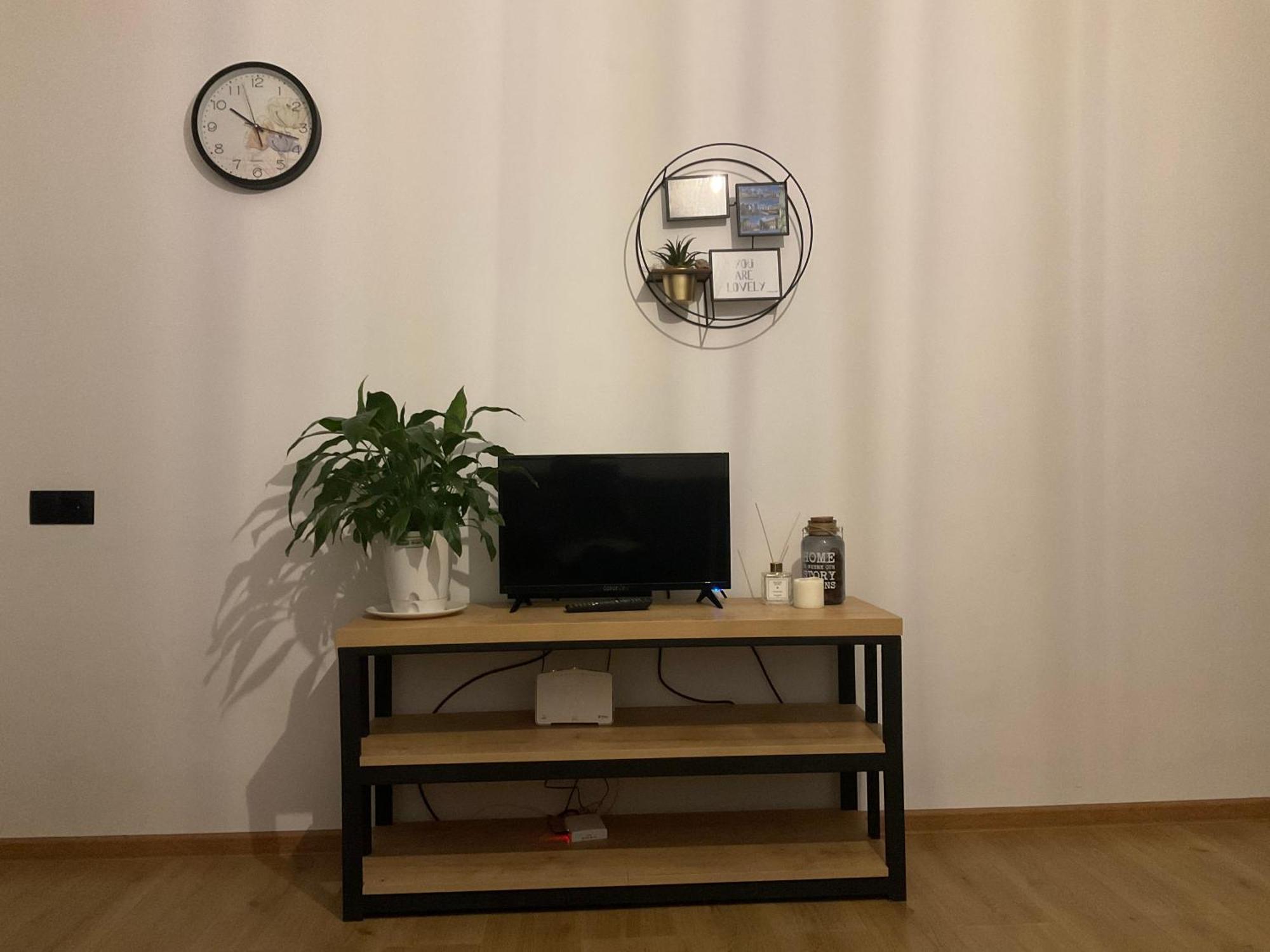 Babi Home Batoemi Buitenkant foto